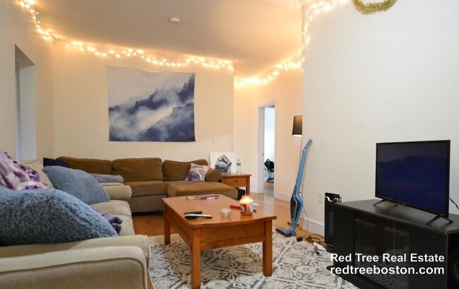 Building Photo - 316 St Paul St