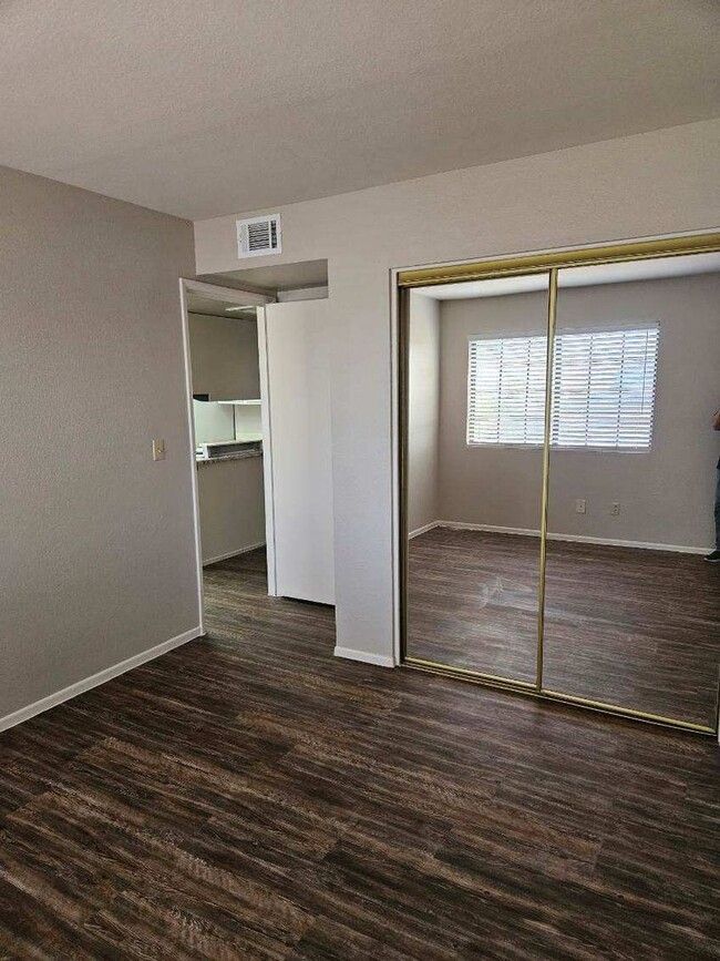 Building Photo - 19th Ave/Union Hills condo