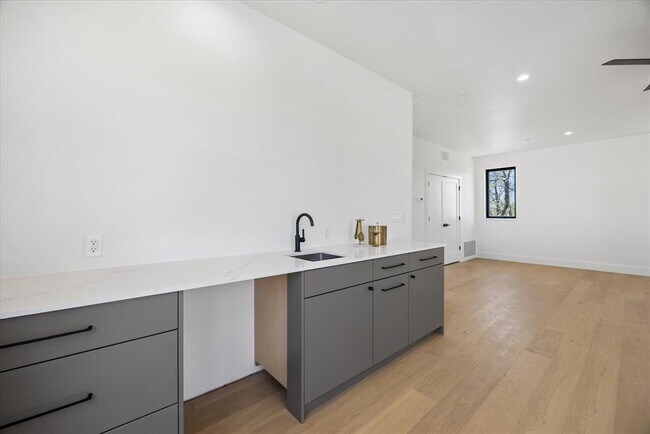 Building Photo - 4416 S 1st St