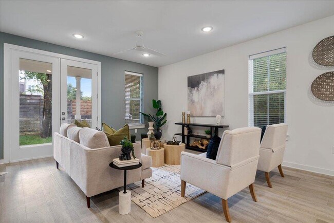 Building Photo - 2624 Metcalfe Rd