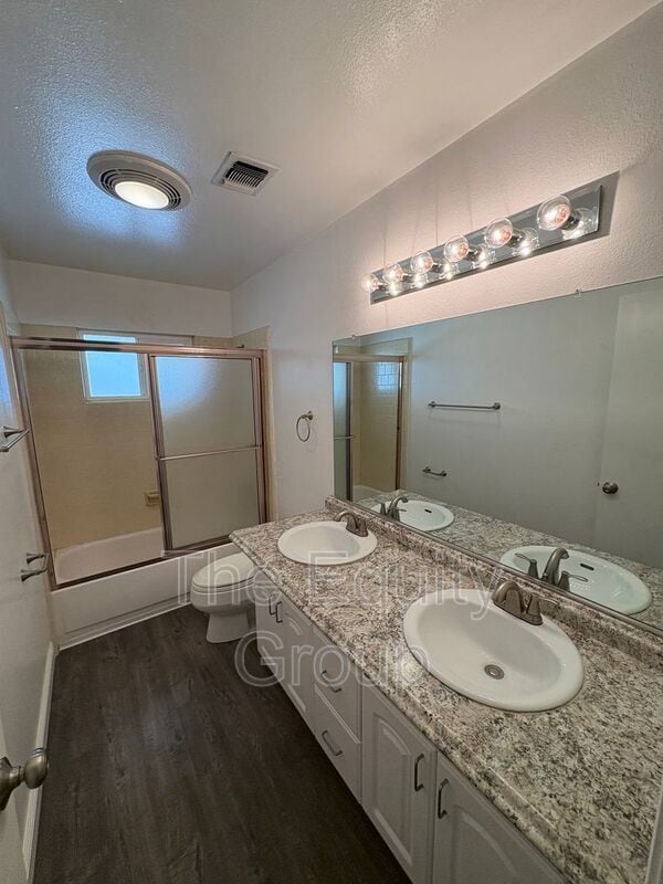 Building Photo - 473 W Deodar Ln