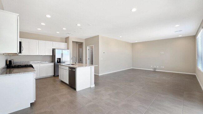 Building Photo - Brand new home!  Convenient to the 303 freeway!