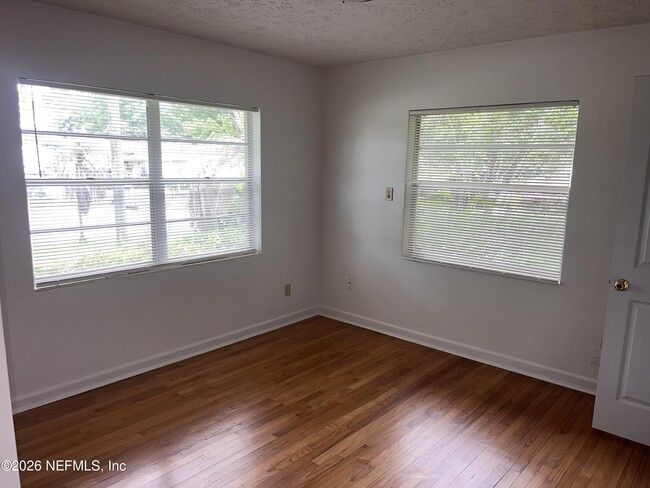Building Photo - 6560 Barmer Dr S