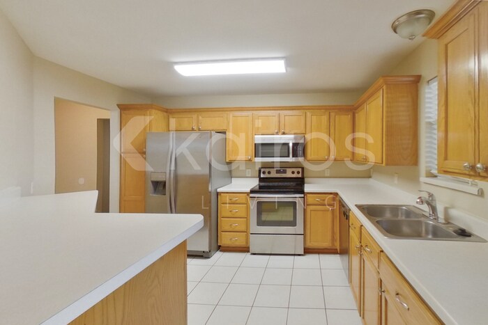 Building Photo - 1129 NE 8th St