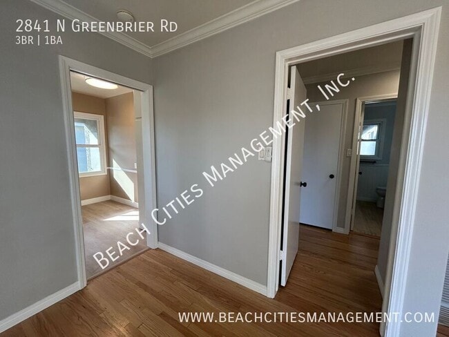 Building Photo - 2841 N Greenbrier Rd