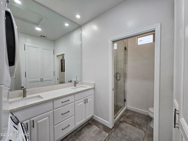 Building Photo - 4389 N Sunset Cliff Dr