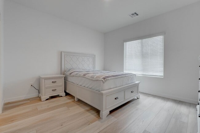 Building Photo - 904 Kings Clf Ln