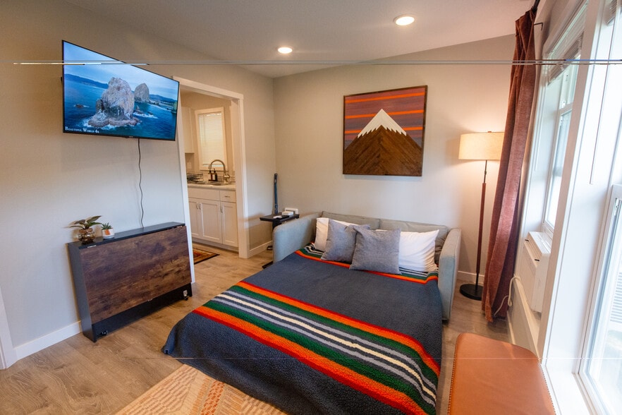 Building Photo - 5604 SE 97th Ave