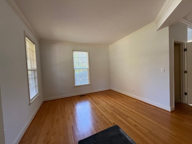Building Photo - 935 Charter Oaks Dr