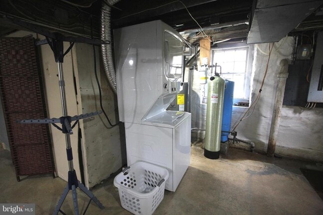 Building Photo - 48 Poor Farm Rd