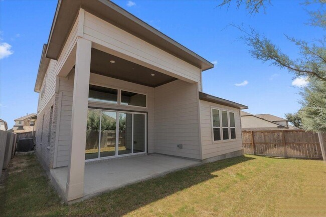 Building Photo - 305 Lariat Lp