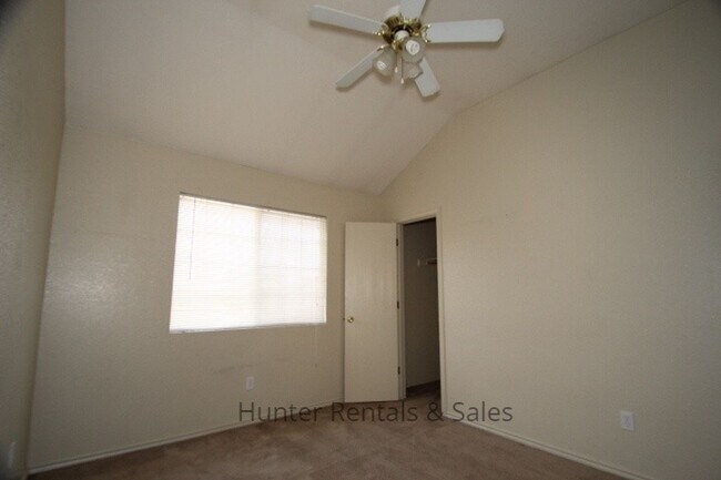 Building Photo - Don't Miss Out!