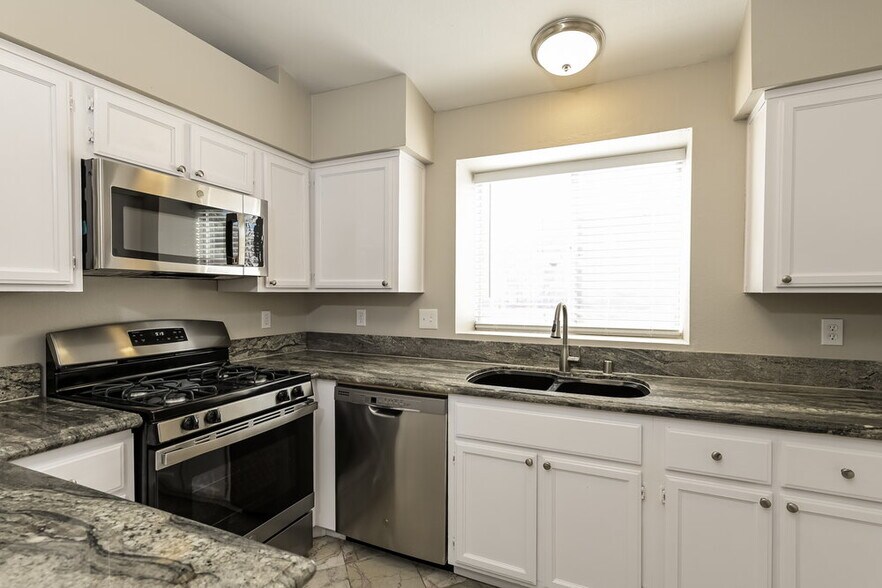 Building Photo - 934 Wagon Train Dr