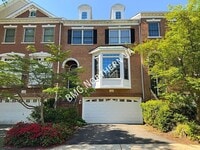 Building Photo - 3091 McKinnon Way