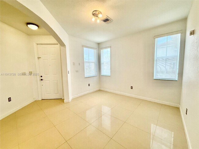 Building Photo - 10802 NW 84th Ln