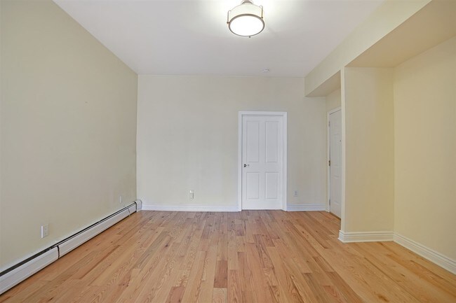 Building Photo - 32 46th St