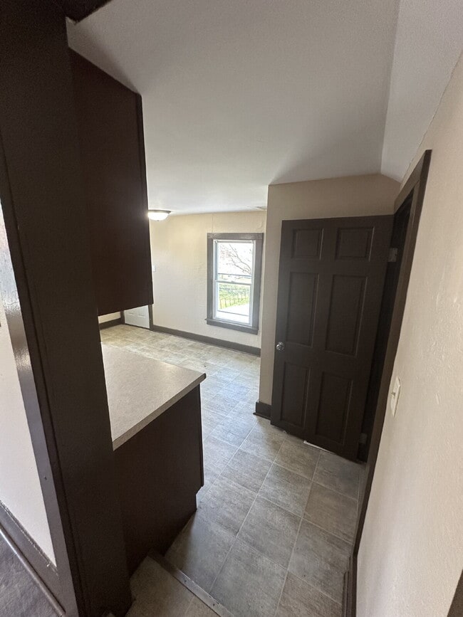 Building Photo - 316 Linn St