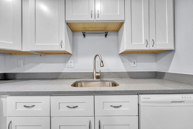 Building Photo - $1,240.95 -  1 bed, 1 bath Condo in Denver.
