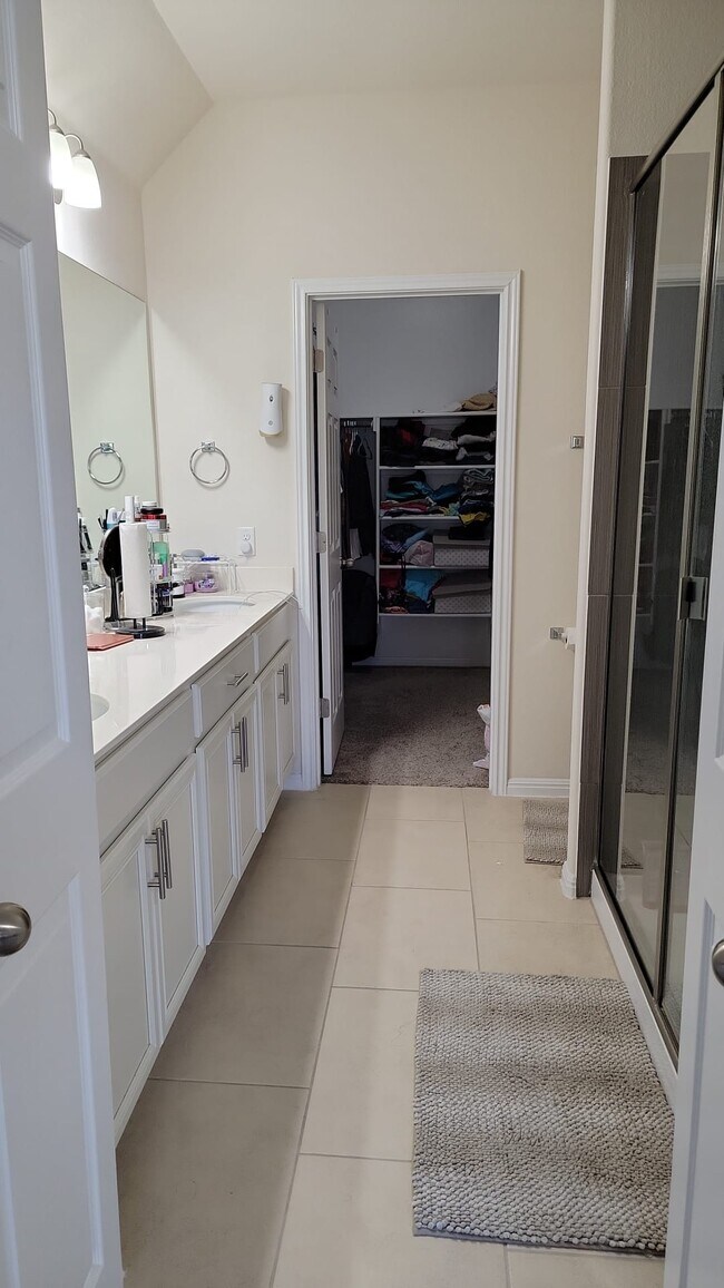 Master bath with huge walk in closet - 2304 S Lakeline Blvd