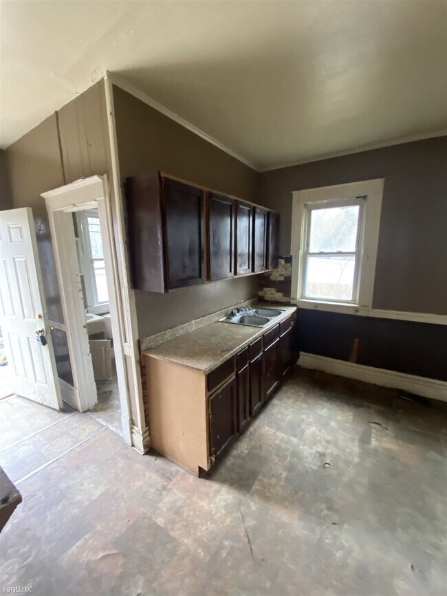Building Photo - 3 br, 1 bath House - 2012 West Garden Street