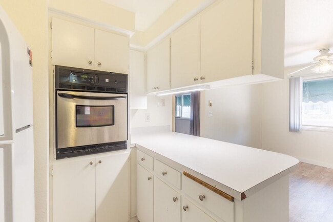 Building Photo - 2 Bedroom 1 Bathroom Unit Available Near BSU