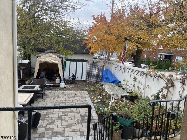 Building Photo - 84 Westervelt Pl