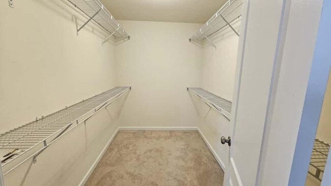 Building Photo - 2126 Crown Park Dr