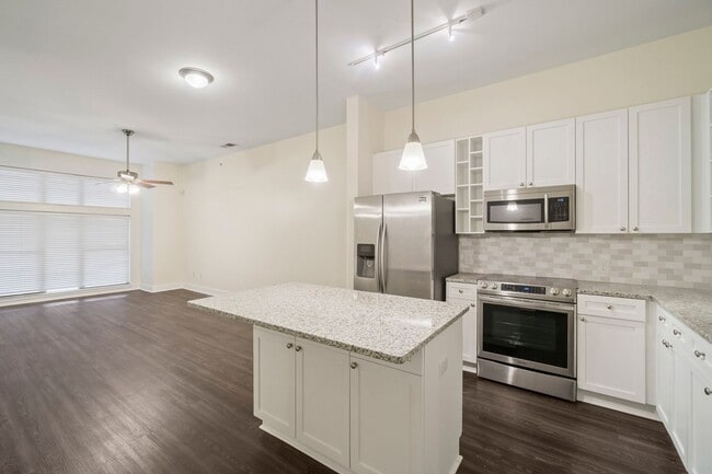 Building Photo - Modern 1BR/1BA in First Ward – Walk to Parks, Dining & Entertainment