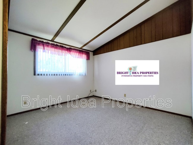 Building Photo - 304 Lake May 12 Rd