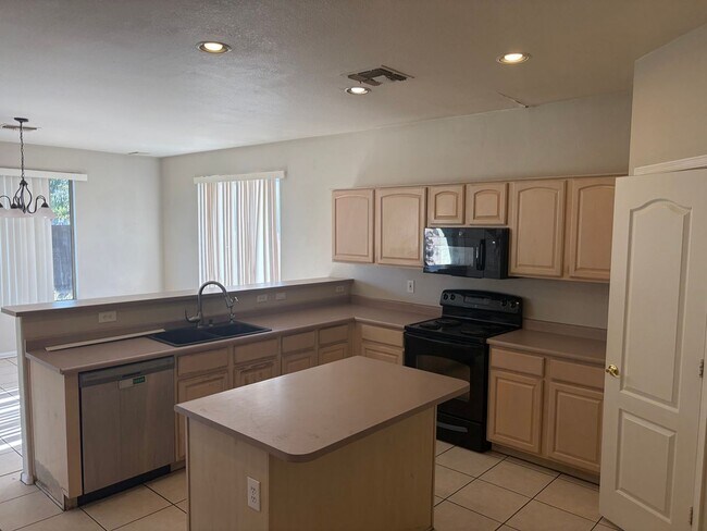 Building Photo - 1463 W Bluejay Dr