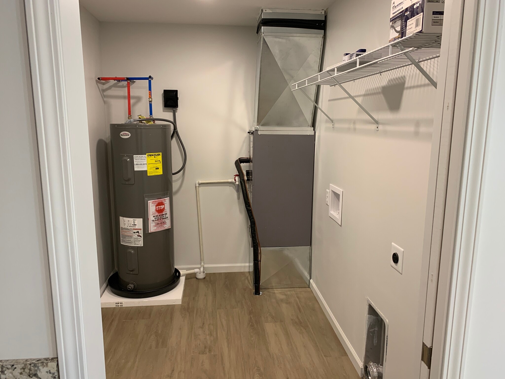 Laundry and Utility Room - 1422 Chestnut St