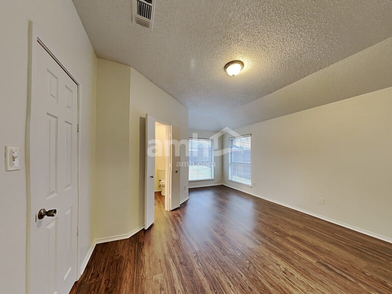 Building Photo - 234 Birchwood Ln