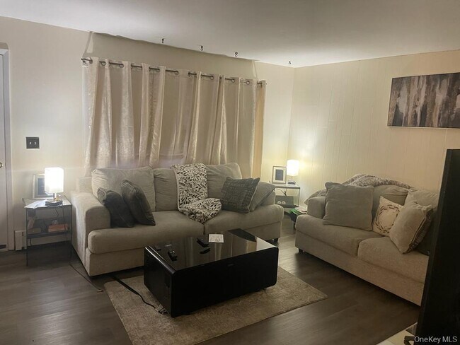 Building Photo - 3 Plymouth Rock Ct