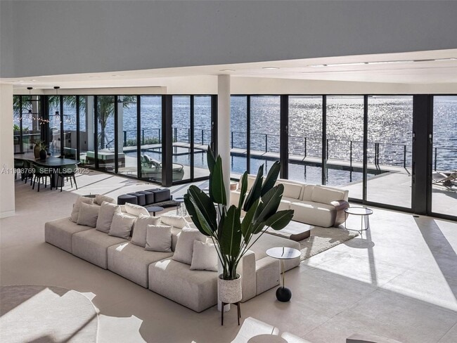 Building Photo - 11400 N Bayshore Dr