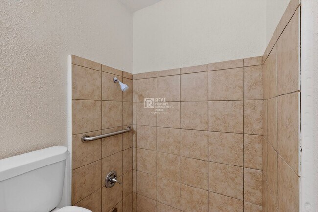 Building Photo - 6808 Trail Lake Dr