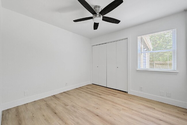 Building Photo - 2617 Ektom Dr