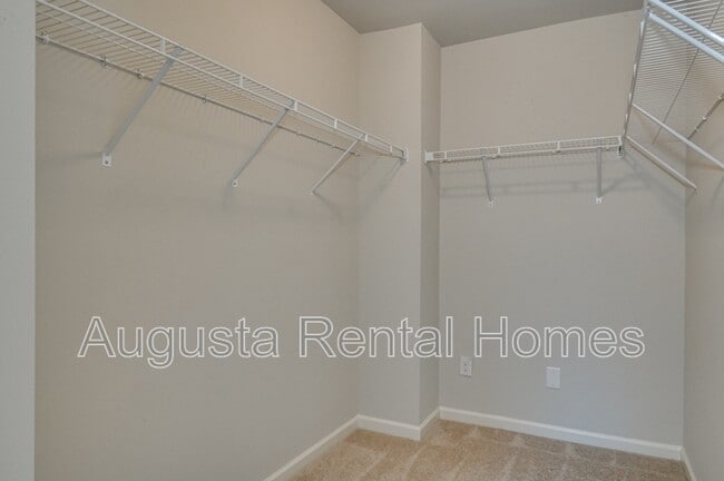 Building Photo - 301 Claudia Dr