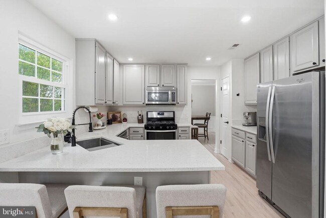 Building Photo - 5710 Ridgedale Dr