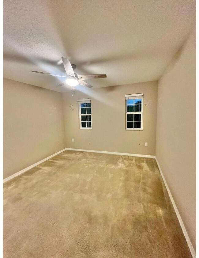 Building Photo - 5170 NW Pine Trail Cir