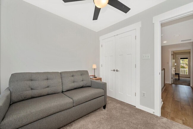 Building Photo - The Enclave At Gambrill View