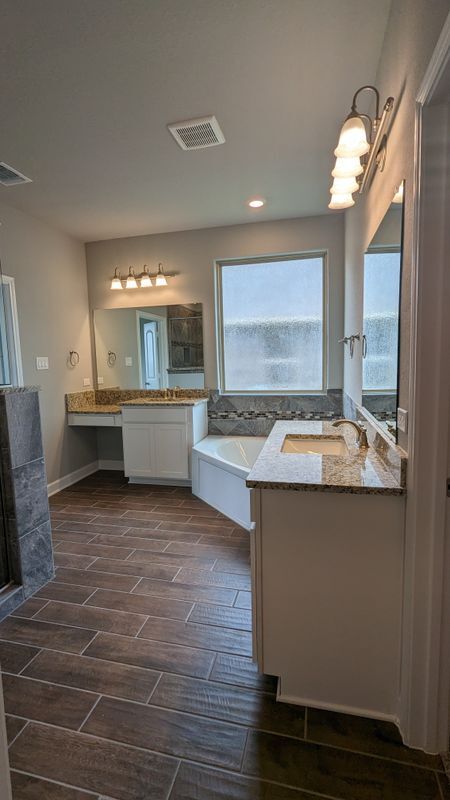 Building Photo - 530 Singing Creek