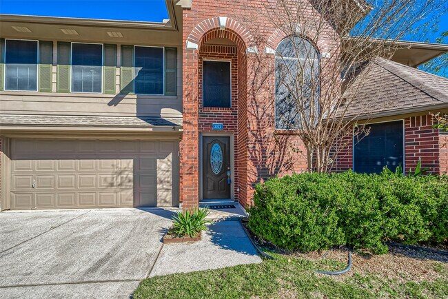 Building Photo - 2323 Pine Cone Dr