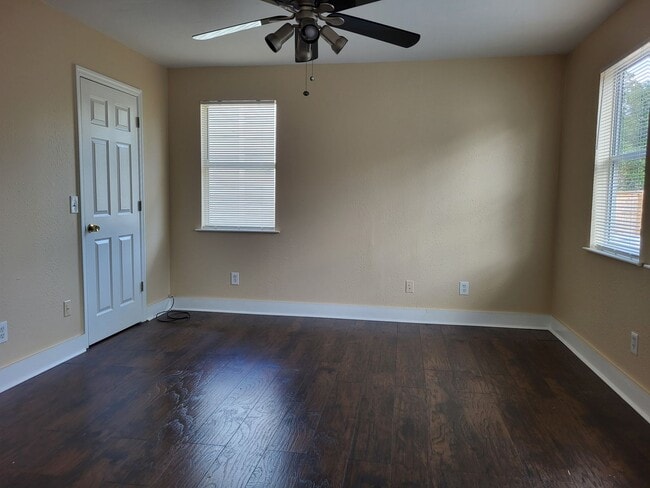 Building Photo - Downtown Rental