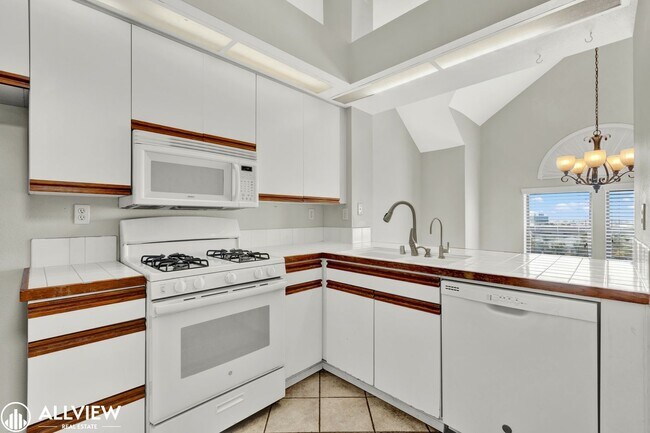 Building Photo - *MOVE IN SPECIAL $750 OFF FIRST MONTH'S RE...