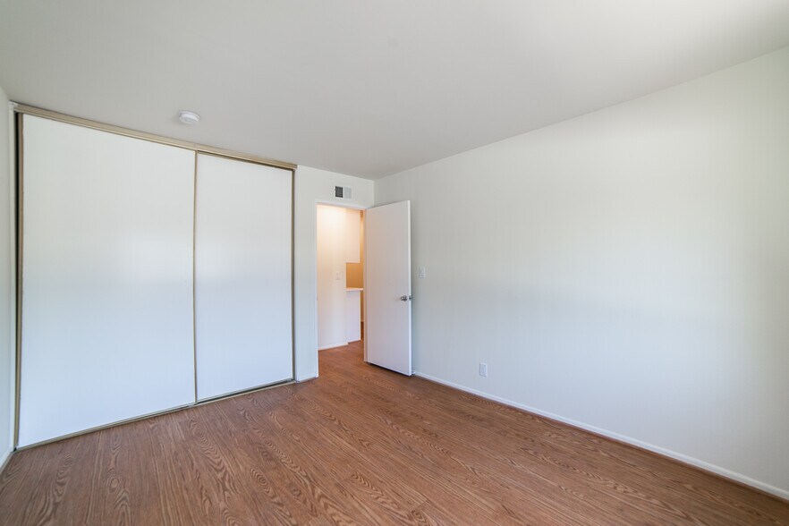 Building Photo - 9743 Reseda Blvd #3
