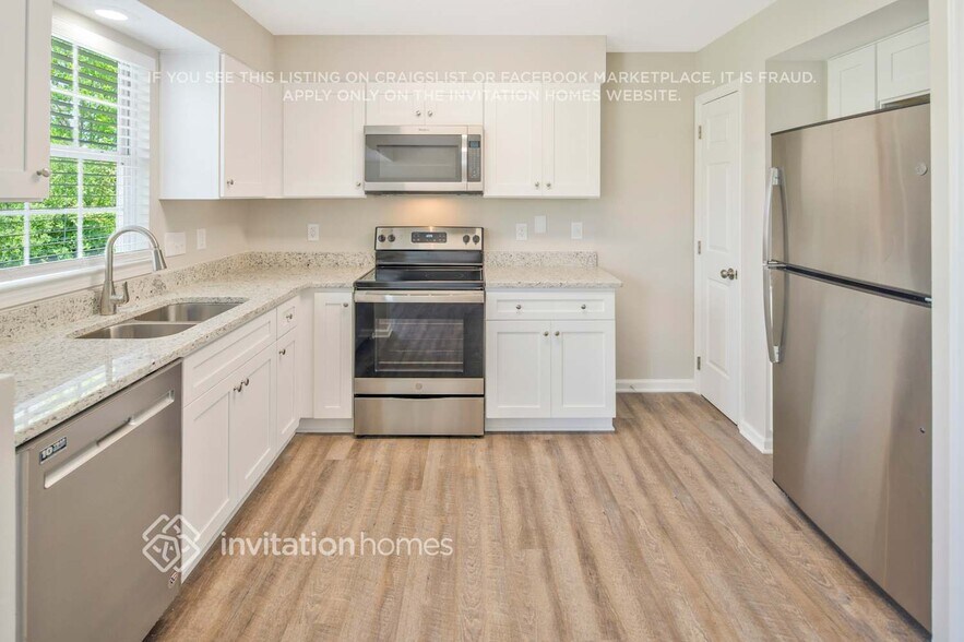 Building Photo - 9403 Fetlock Ct