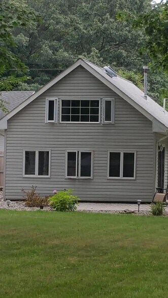 Building Photo - 91 Waterman Ave