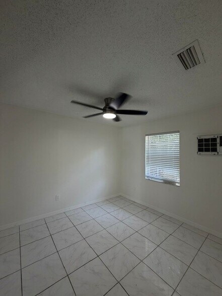 Building Photo - 4710 Mulberry Rd