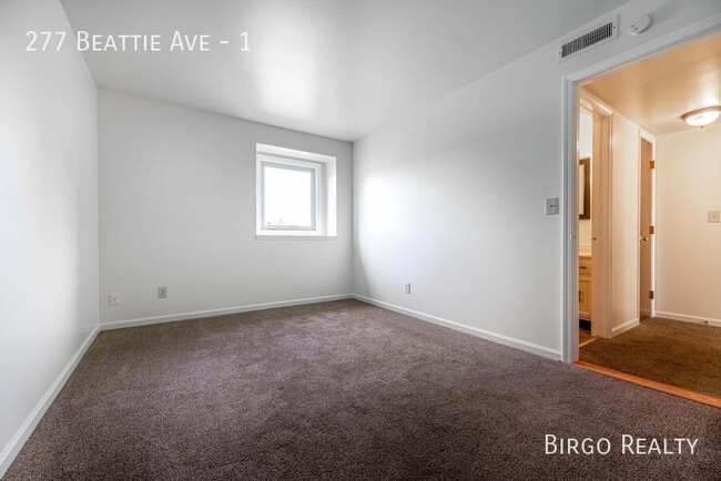 Building Photo - Move in Ready! Large and lovely 2-bedroom ...