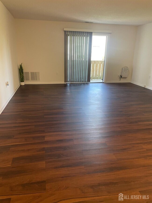 Building Photo - 1019 Ravens Crest Dr